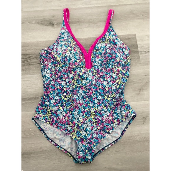 One piece bathing suit - Picture 1 of 4